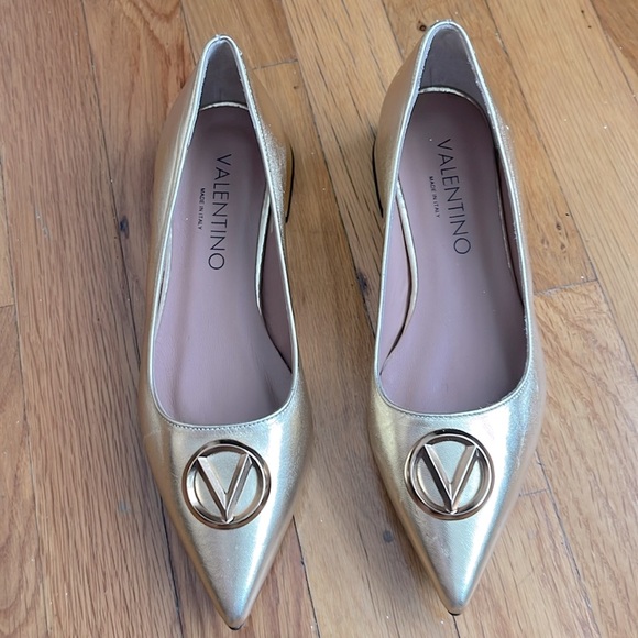 Valentino By Mario Valentino Shoes - VALENTINO BY MARIO VALENTINO Perla Flare Kitten Heel Pumps. New. Size 6